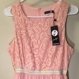🌸NWT 🌸 NEW BOOHOO LACED PINK MAXI DRESS
